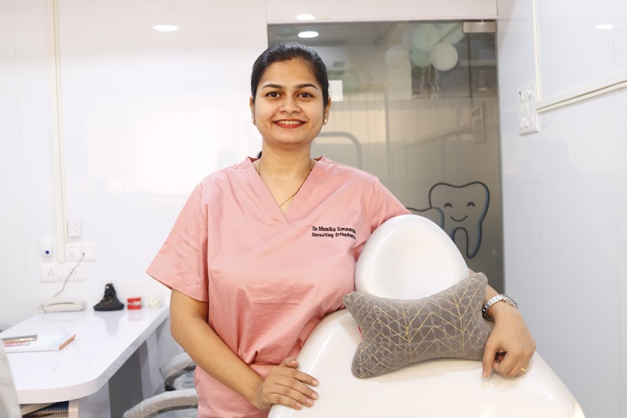 Dr. Monika Sonawane, a highly respected dentist at All Dent, Dental Clinic in Ulwe, Navi Mumbai treating Patient at her clinic.